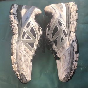 Women’s Disney new balance 860 running shoes sz7